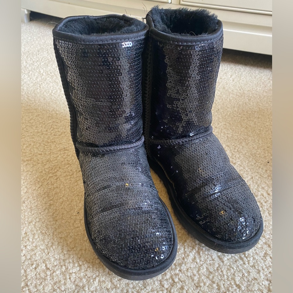 womens size 6, black sequin uggs